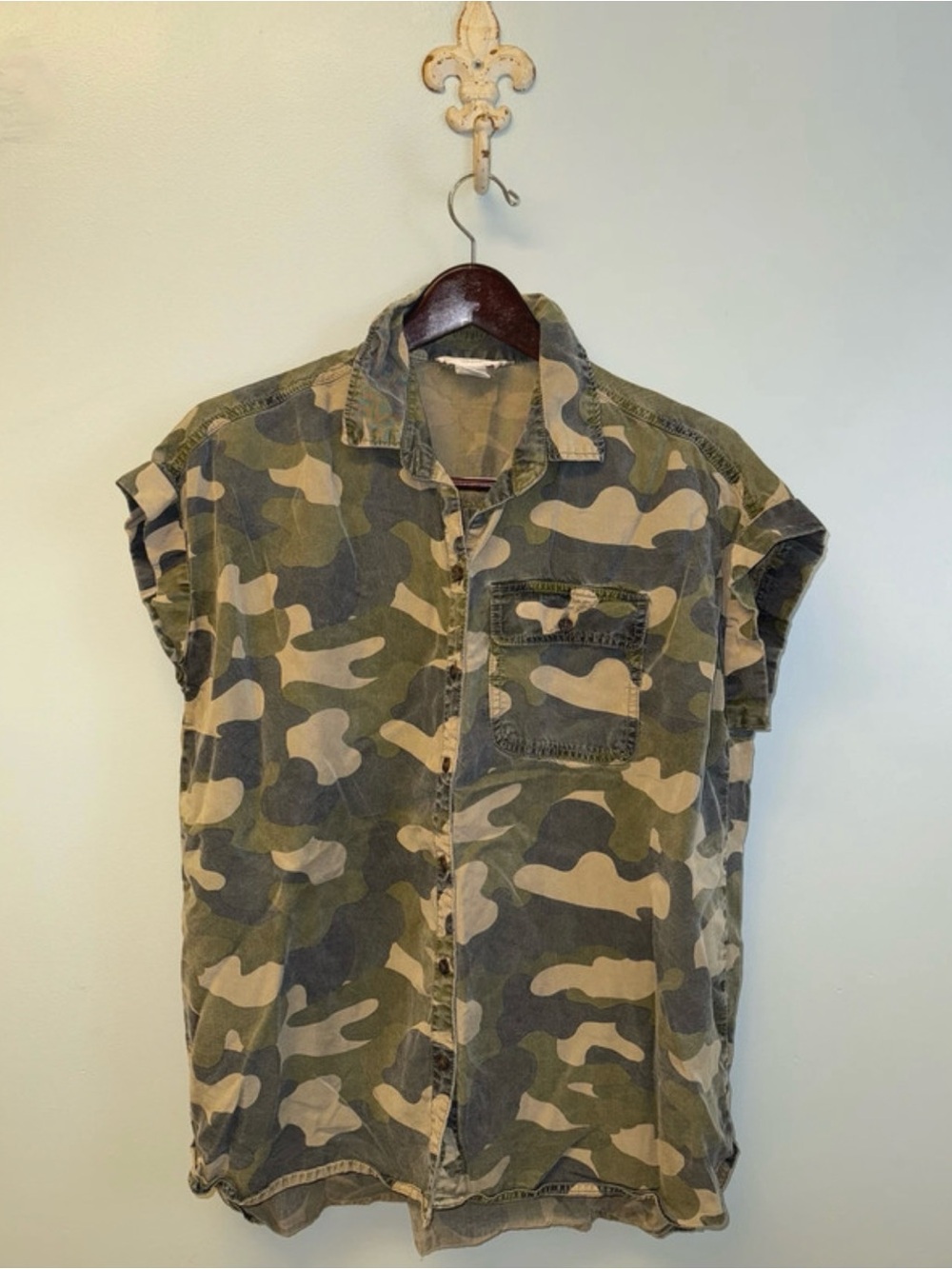 C&C California camo shirt small